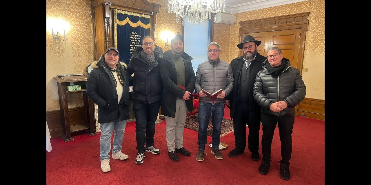 Clip officiel du voyage annuel HOMMES chez le Rabbi 5785 -décembre 2024 organisé par Habad 77