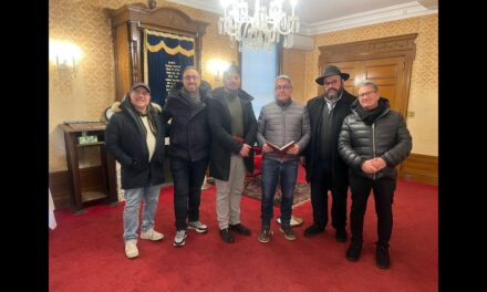 Clip officiel du voyage annuel HOMMES chez le Rabbi 5785 -décembre 2024 organisé par Habad 77